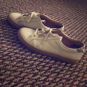 Banana Republic Leather Sneakers 👟❤️